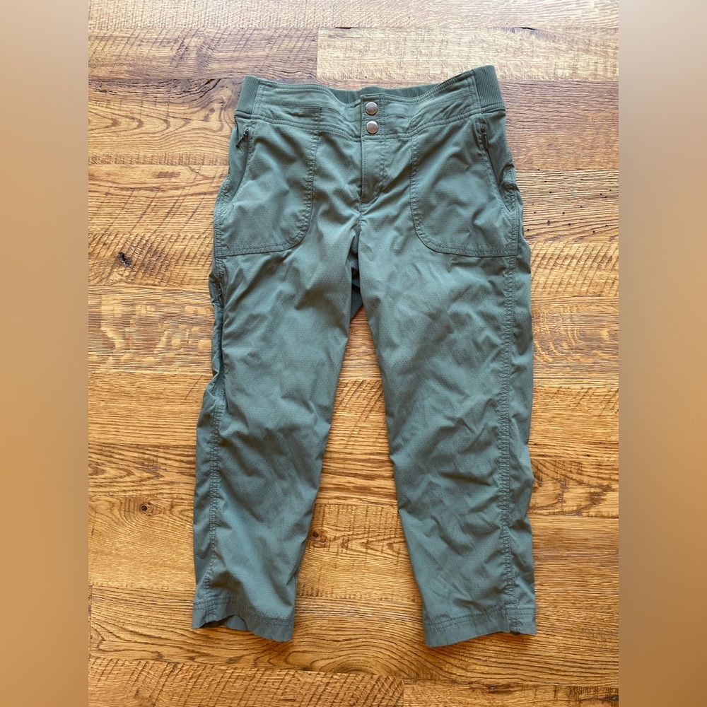 Athleta Green  capri Pants Durable Utility Design